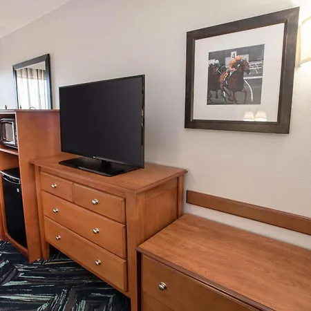 Hampton Inn Clarksville-3